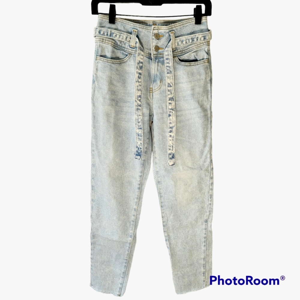 🔥High Rise Mom Light Wash Jeans Size 0